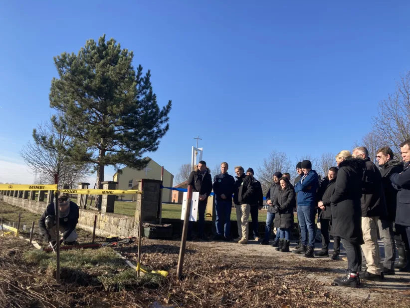 Demonstration of manual demining on already cleared land