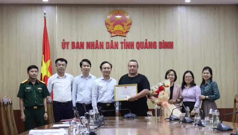 Quang Binh PPC conferring Certificate of Merit to JES 15082024